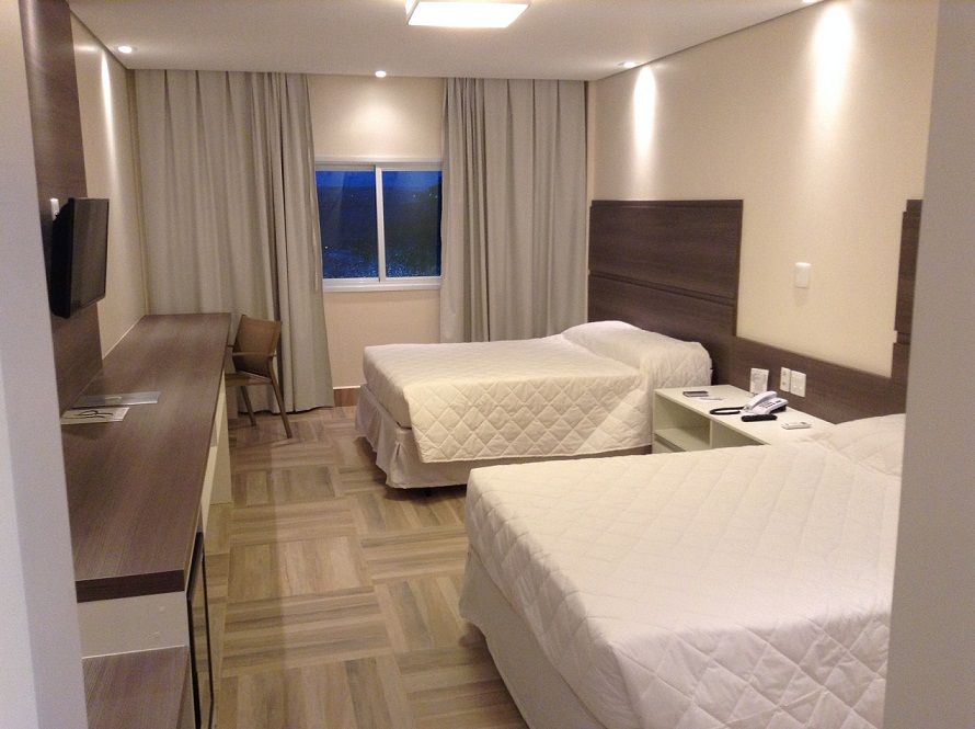 Itu Plaza Hotel Екстериор снимка